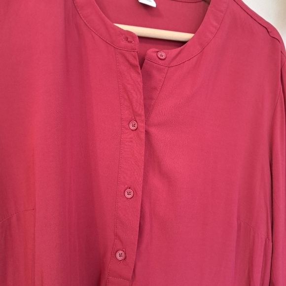 NWT Red Old Navy Button-Up Top Size M - Picture 2 of 6